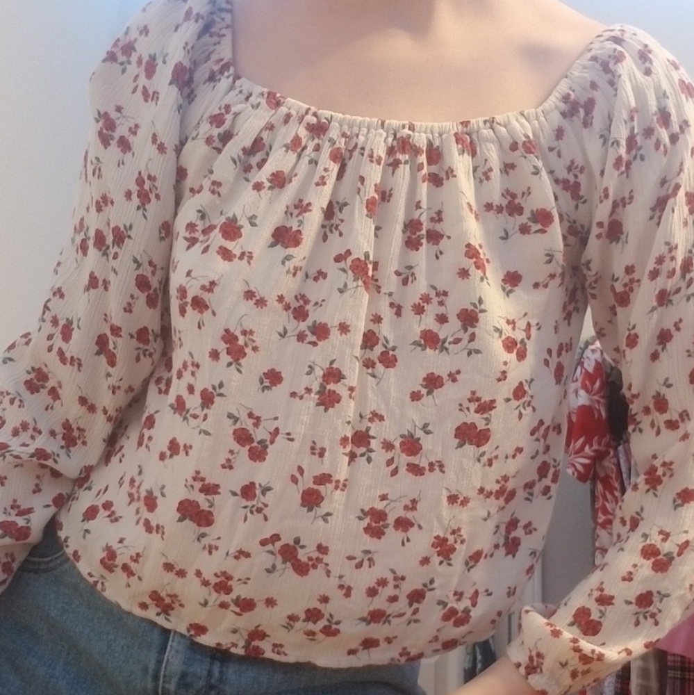 Size small floral hollister top